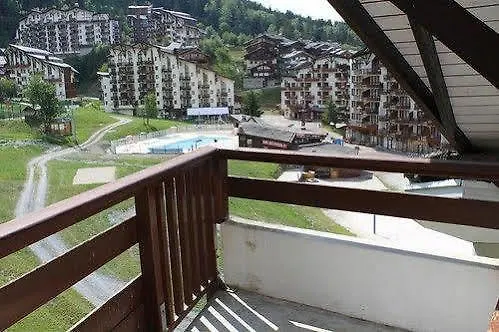 Residence Grand Bois Cles Blanches La Tania Aparthotel